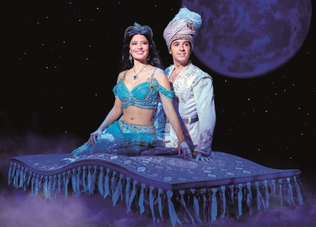 Theaternieuws week 45: Bert Visscher verplaatst shows, Aladdin verlengd en sterrencast Scrooge Live