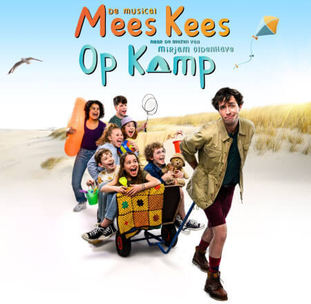 Mylène d'Anjou en Anouk van Nes in Mees Kees Op Kamp